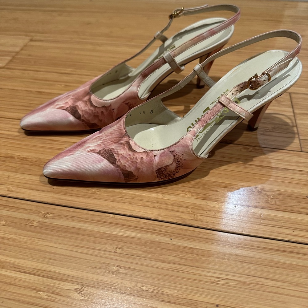 Salvatore Ferragamo Narilla Pointy Toe Pink Silk Floral Slingback Size 5.5